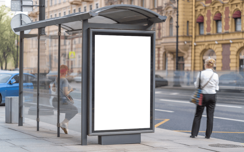 Contratar publicidad exterior en marquesinas