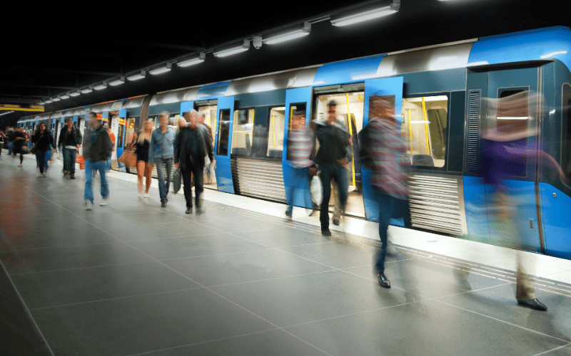 Publicidad en vagones de Metro Lo ves más